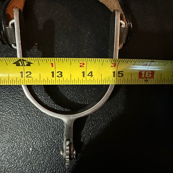 Spurs and straps NWOT - Picture 10 of 11